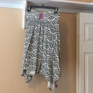 Short white and black printed dress.